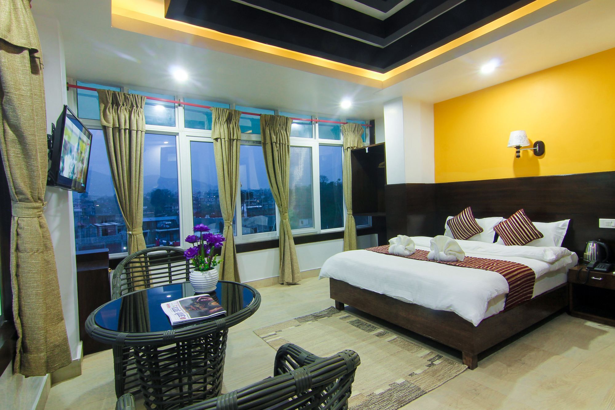 Hotel Lakeside Pokhara Zewnętrze zdjęcie
