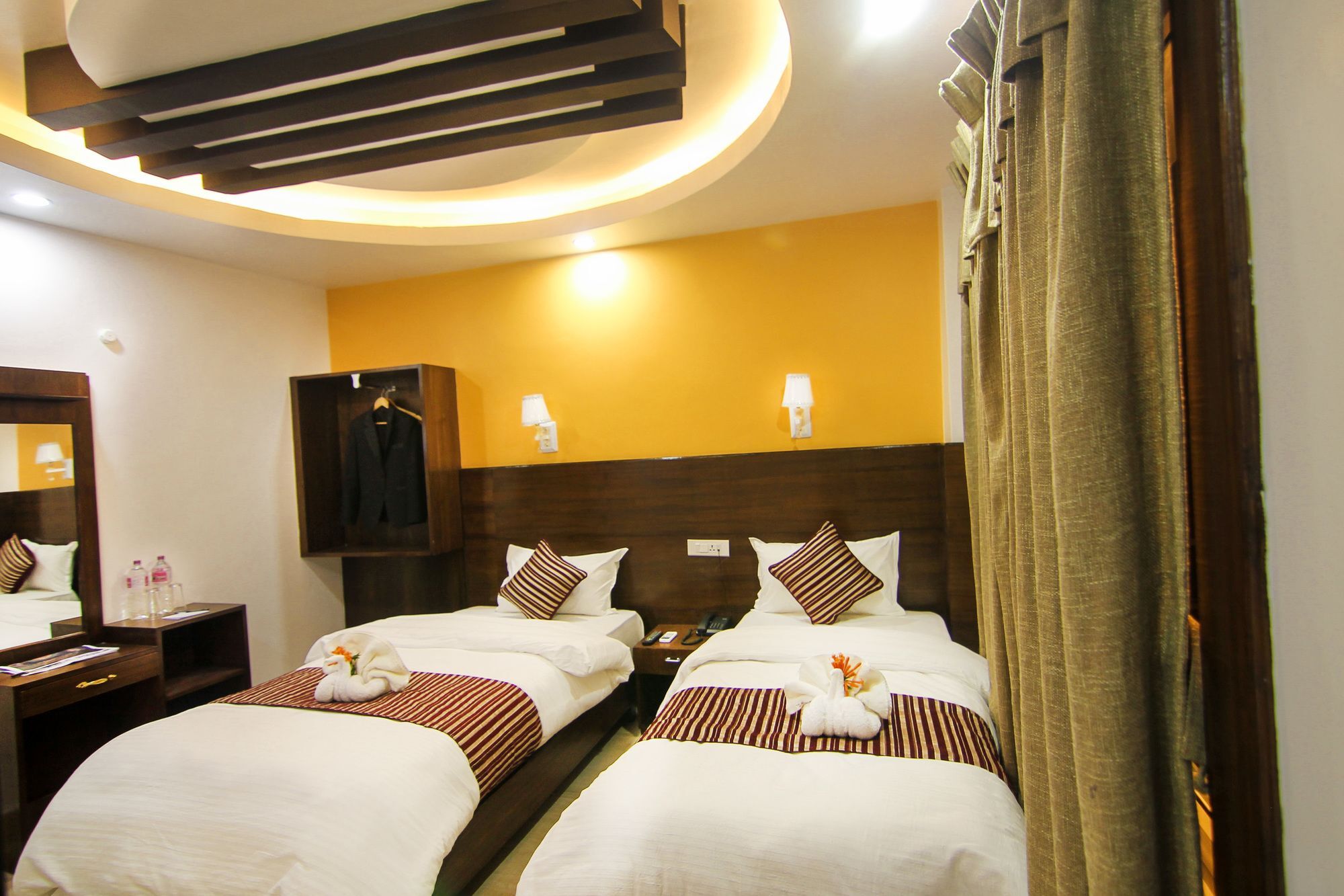 Hotel Lakeside Pokhara Zewnętrze zdjęcie