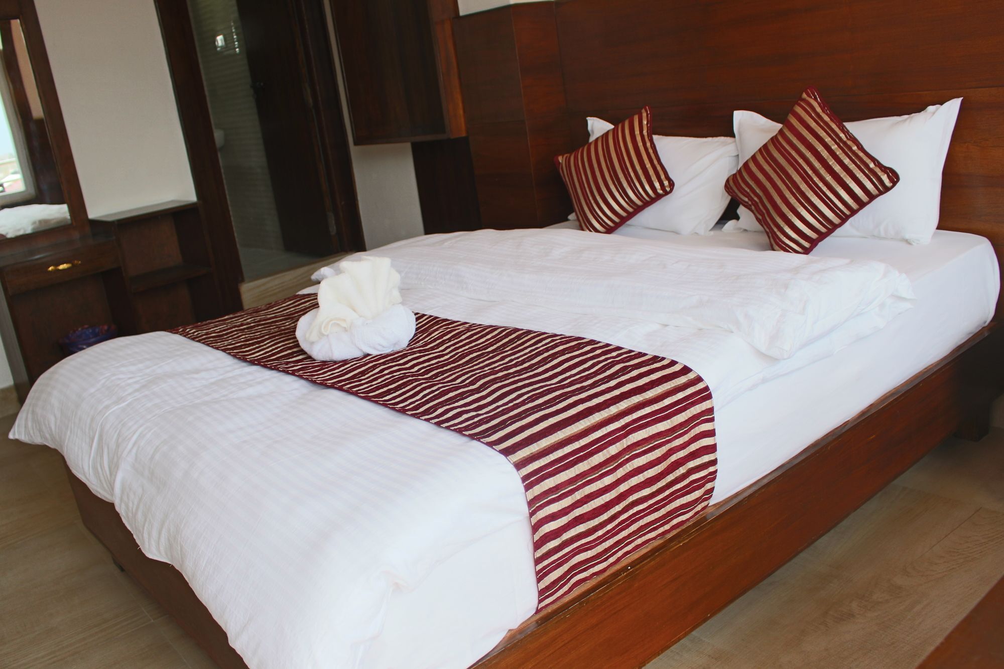 Hotel Lakeside Pokhara Zewnętrze zdjęcie