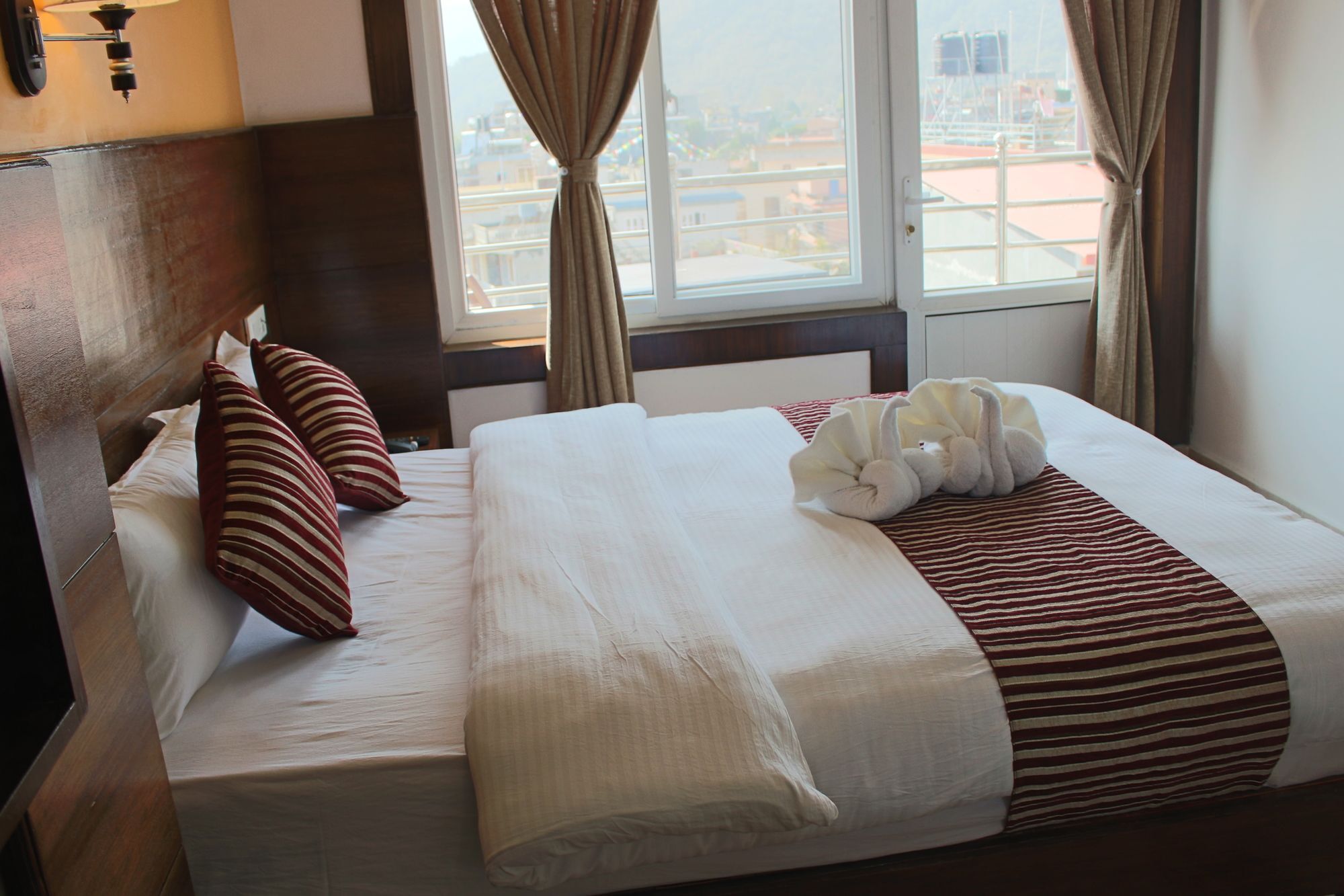 Hotel Lakeside Pokhara Zewnętrze zdjęcie
