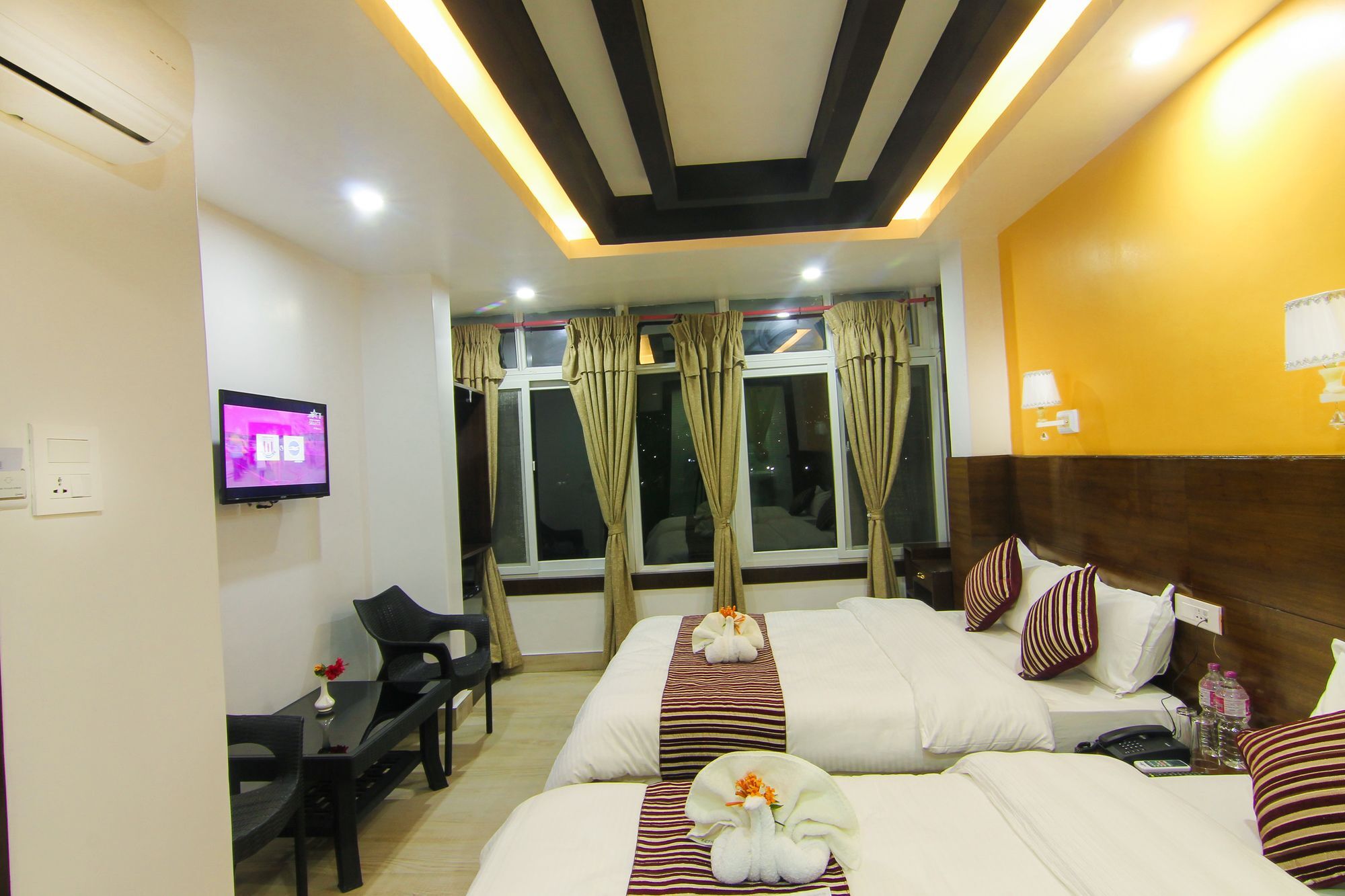 Hotel Lakeside Pokhara Zewnętrze zdjęcie