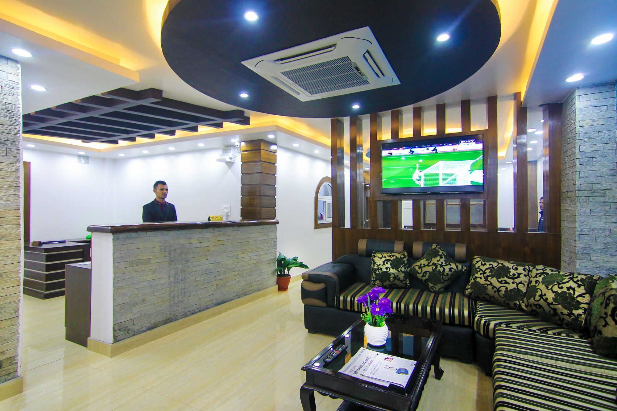 Hotel Lakeside Pokhara Zewnętrze zdjęcie