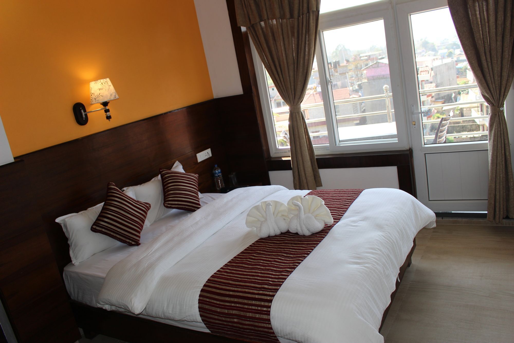 Hotel Lakeside Pokhara Zewnętrze zdjęcie